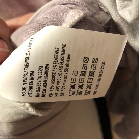 Aeo• Tye Dye V Neck - Picture 3 of 4